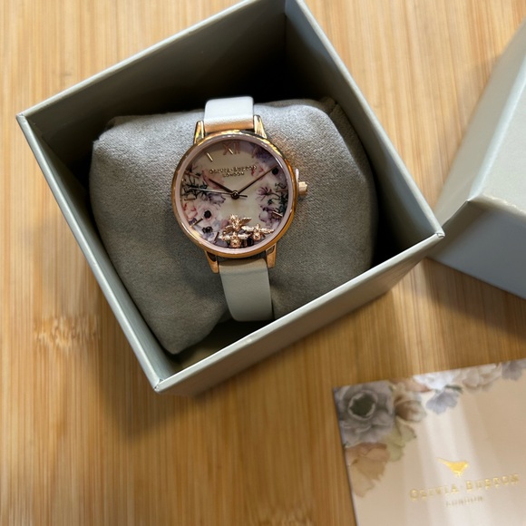 Olivia Burton Busy Bees Watch With 30mm White Floral Face With 3 Mobile Bees - Picture 5 of 6